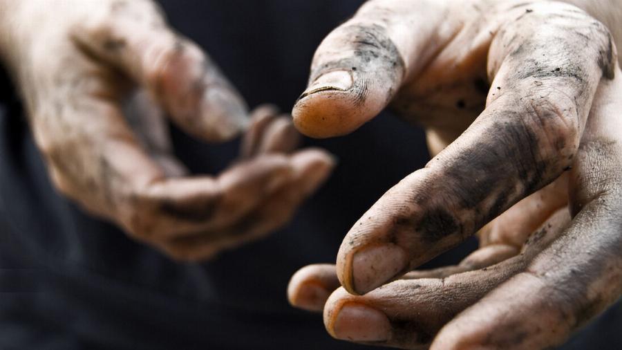 «Η πρώτη φορά που έπλυνα τα χέρια του πατέρα μου, με έκανε να καταλάβω τι έχει γίνει στην ζωή μου»