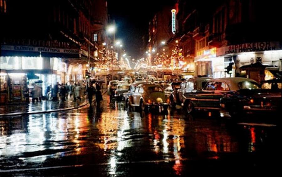 Υπέροχες φωτογραφίες: Έτσι ήταν η Χριστουγεννιάτικη Αθήνα πριν από 55 χρόνια