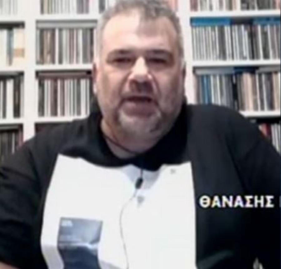 Θεσσαλονικιός τύπωσε το πιστοποιητικό εμβολιασμού σε μπλούζα