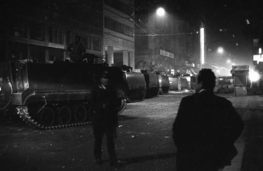 Πολυτεχνείο 1973: Αδημοσίευτες φωτογραφίες από την ηρωική νύχτα των φοιτητών