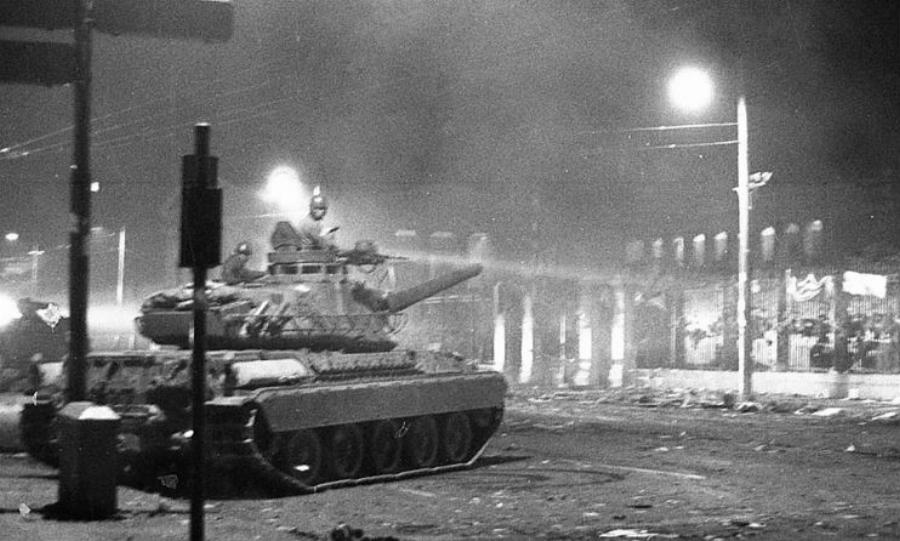 Πολυτεχνείο 1973: Αδημοσίευτες φωτογραφίες από την ηρωική νύχτα των φοιτητών