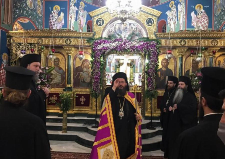 Νέα Ιωνία: Εκκλησία και λαός γονατίζουν στον πολιούχο Άγιο Γεώργιο Νεαπολίτη