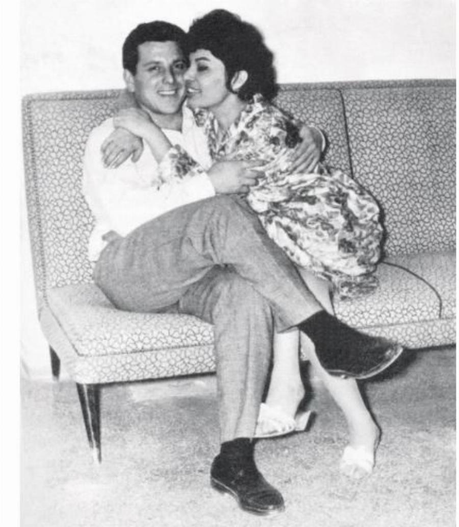 Δώδεκα λατρεμένοι Έλληνες ηθοποιοί σε στιγμές ανεμελιάς μέσα από ένα σπάνιο φωτογραφικό αφιέρωμα