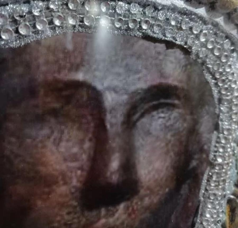 Ανοιχτά τα μάτια και δάκρυα στον Ταξιάρχη –  Εκκλησία της Κερατέας