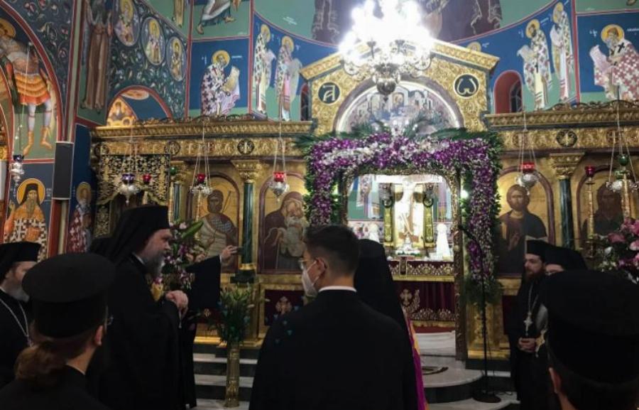 Νέα Ιωνία: Εκκλησία και λαός γονατίζουν στον πολιούχο Άγιο Γεώργιο Νεαπολίτη