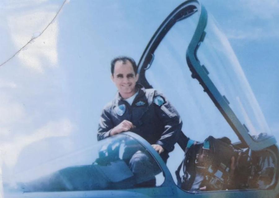 Νικόλας Παρούσης: Ο ήρωας πιλότος που θυσίασε τη ζωή του για να μην πέσει το Mιράζ 2000 πάνω σε σχολείο