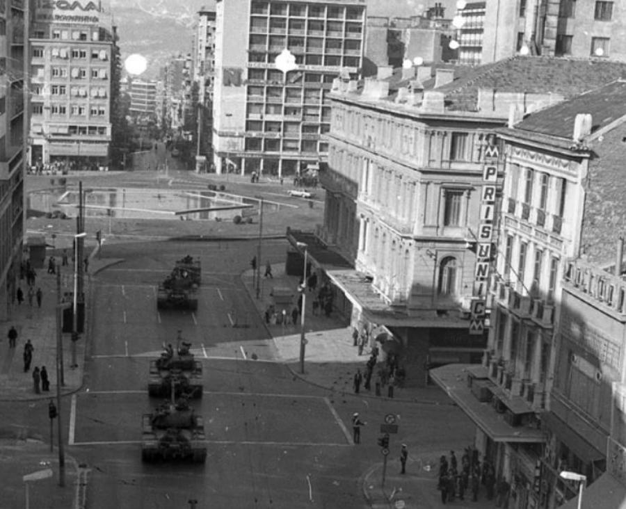 Πολυτεχνείο 1973: Αδημοσίευτες φωτογραφίες από την ηρωική νύχτα των φοιτητών
