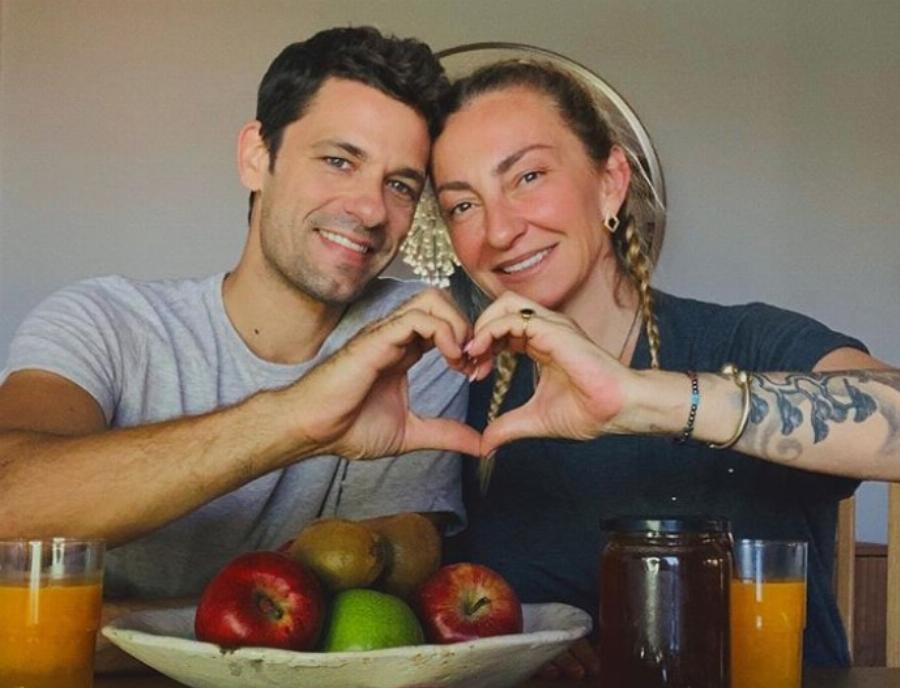 Ρούλα Ρέβη: Δημοσίευσε φωτογραφίες με τα πρόωρα δίδυμα μωρά της και στέλνει το μήνυμα της