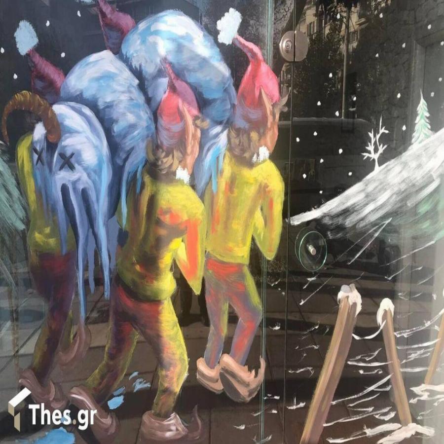Γραφείο Τελετών στη Θεσσαλονίκη στόλισε γιορτινά με ξωτικά που μεταφέρουν νεκρό χιονάνθρωπο