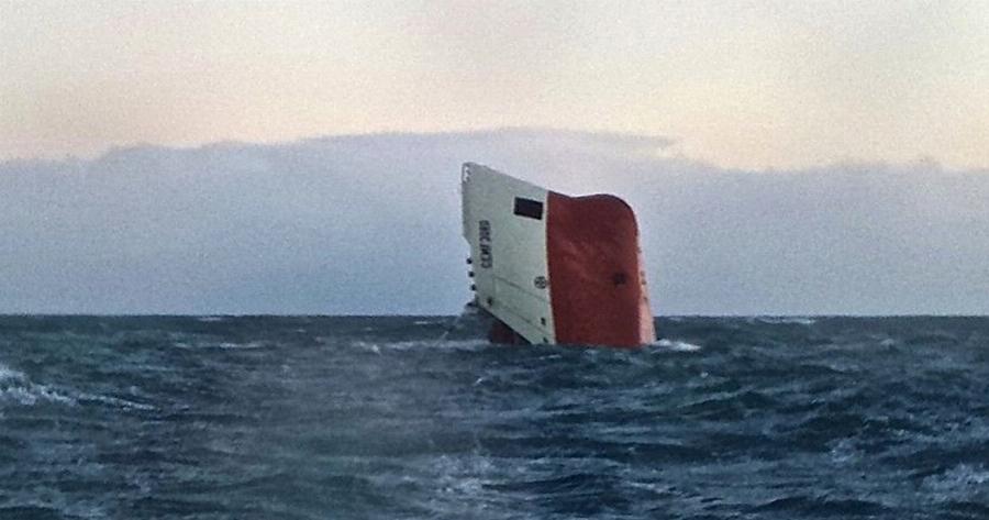 Αληθινό περιστατικό: Φορτηγό πλοίο μεταφοράς τσιμέντου ανατράπηκε – Όλο το πλήρωμα χάθηκε