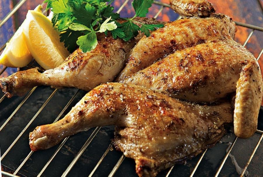 Αργυρώ Μπαρμπαρίγου: Μυστικά μαγειρικής για ζουμερό και νόστιμο κοτόπουλο φούρνου