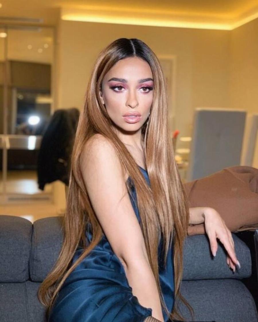 Ελένη Φουρέιρα: Το υπέροχο σπίτι της με τις τεράστιες τζαμαρίες, το υπέροχο σαλόνι και τον ονειρικό κήπο