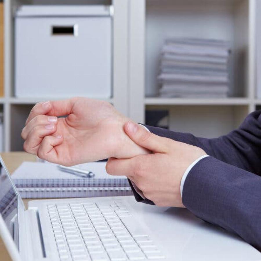 Μούδιασμα χεριών: Ποιες οι αιτίες – Τι σημαίνει για την υγεία σας – Πως αντιμετωπίζεται