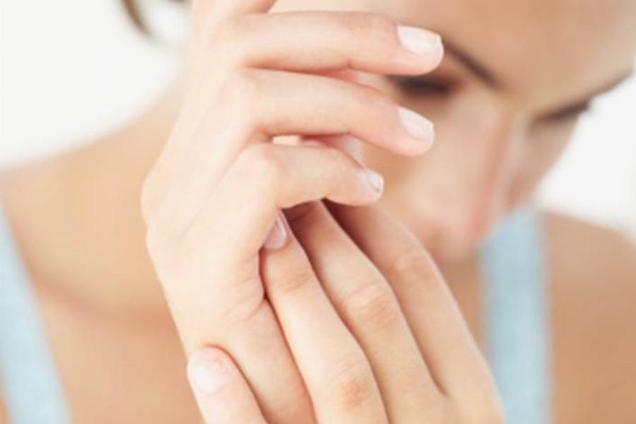 Μούδιασμα χεριών: Ποιες οι αιτίες – Τι σημαίνει για την υγεία σας – Πως αντιμετωπίζεται