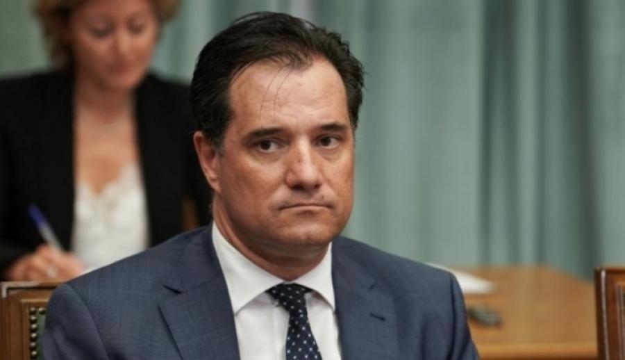 Απάντηση Άδωνι σε Κανάκη: «Σου διέφυγε πως ο διπλανός σου είχε τρία χρόνια δίκη;»