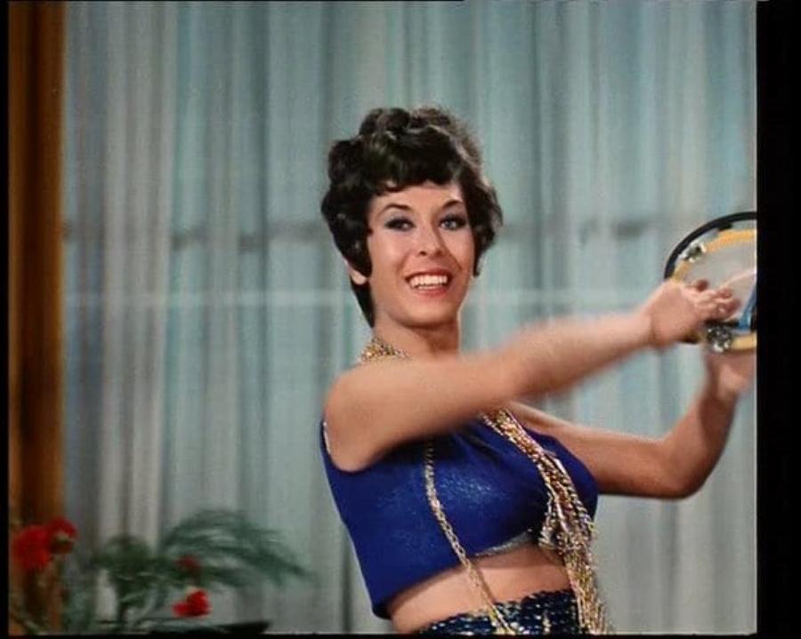 Ρία Δελούτση: Η επιτυχίες στα καλλιστεία, η απομάκρυνση από τα φώτα και η απώλεια του γιου της, που της τσάκισε τη ζωή