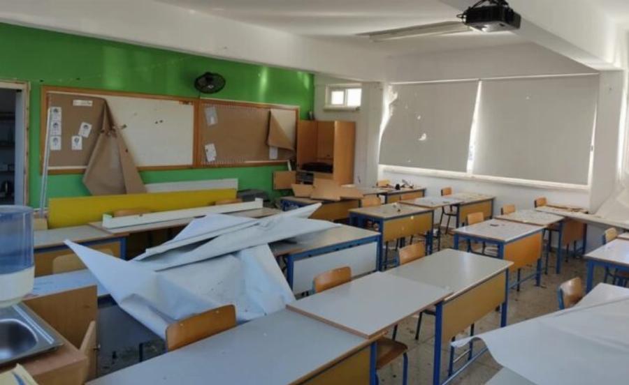 Αντιεμβολιαστές έβαλαν βόμβα σε Δημοτικό Σχολείο και έγραψαν απειλητικά συνθήματα στους τοίχους