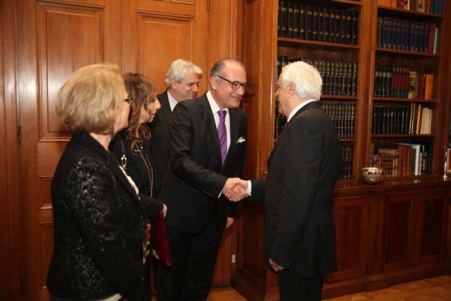 Έχει χειρουργήσει 15.000 παιδιά χωρίς να πληρωθεί και είναι Έλληνας γιατρός