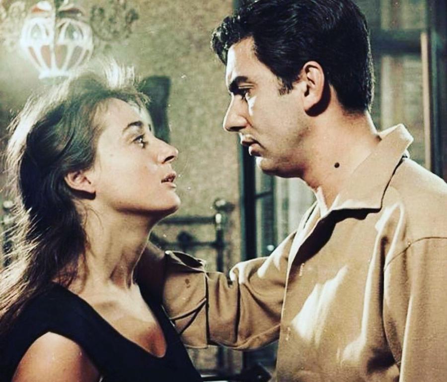 Έλλη Λαμπέτη: Οι απορρίψεις από τις σχολές, οι 3 γάμοι, η έκτρωση, η υιοθεσία με το άσχημο τέλος, η εμπλοκή της σε σκάνδαλο και ο καρκίνος