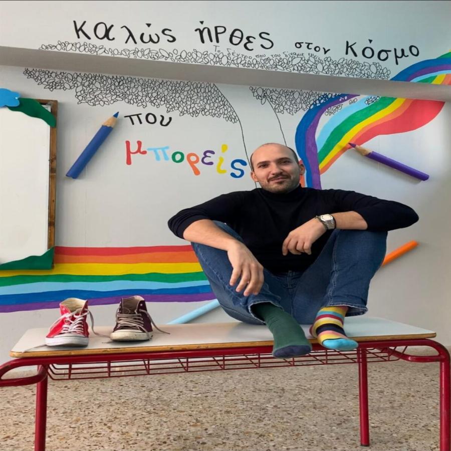 Μάριος Μάζαρης: Ο δάσκαλος που αντί να βαθμολογεί τα παιδιά, τον βαθμολογούν εκείνα