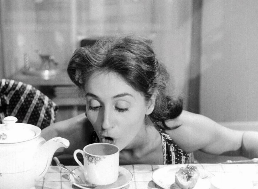 Έλλη Λαμπέτη: Οι απορρίψεις από τις σχολές, οι 3 γάμοι, η έκτρωση, η υιοθεσία με το άσχημο τέλος, η εμπλοκή της σε σκάνδαλο και ο καρκίνος