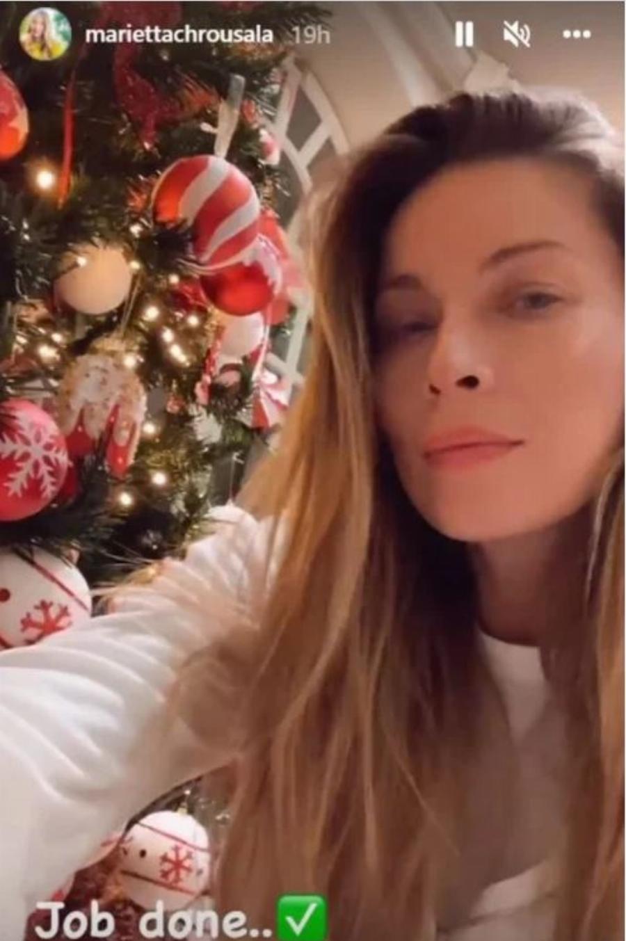 Μαριέττα Χρουσαλά: Το εντυπωσιακό, πανάκριβο στολισμένο σπίτι και το πανύψηλο Χριστουγεννιάτικο δέντρο στο σαλόνι