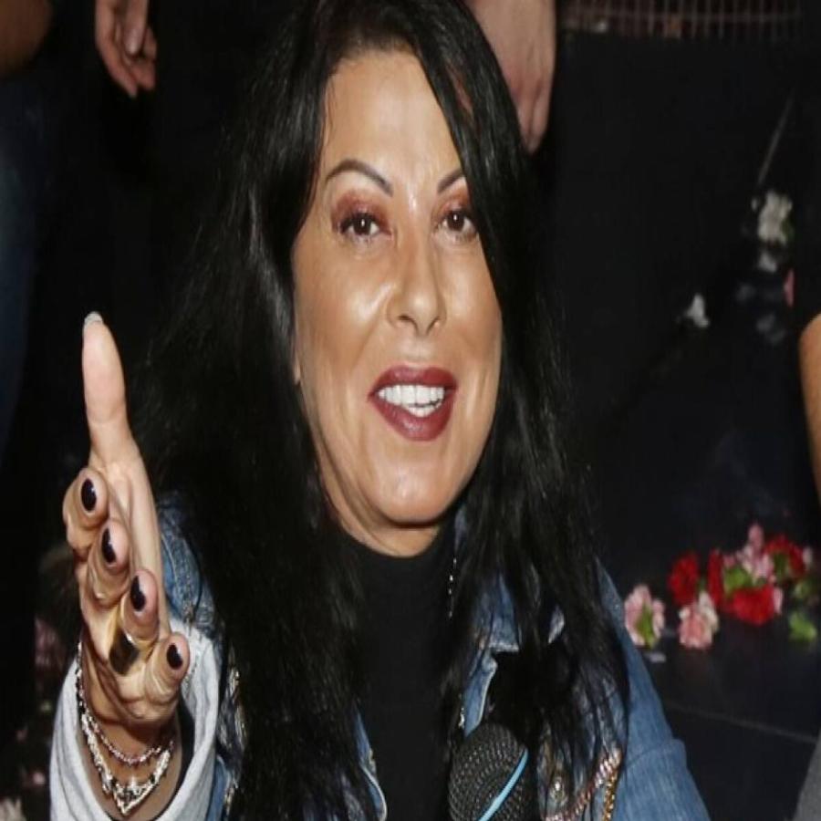 Άντζελα Δημητρίου: «Δεν ντρέπομαι για την ηλικία μου. Είμαι 67 ετών, κάνω πλαστικές και δεν μου φαίνεται»