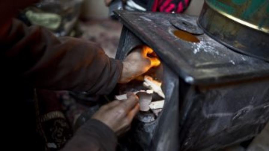 «Δεν είχαν λεφτά ούτε για θέρμανση»: Γειτόνισσα πήγε σε φτωχό ζευγάρι φαγητό και τους βρήκε νεκρούς από το μαγκάλι