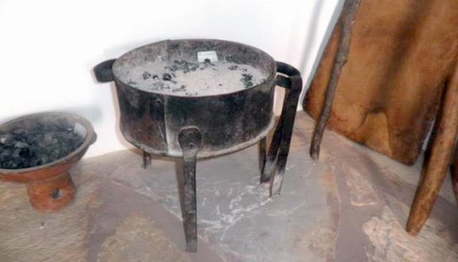 «Δεν είχαν λεφτά ούτε για θέρμανση»: Γειτόνισσα πήγε σε φτωχό ζευγάρι φαγητό και τους βρήκε νεκρούς από το μαγκάλι