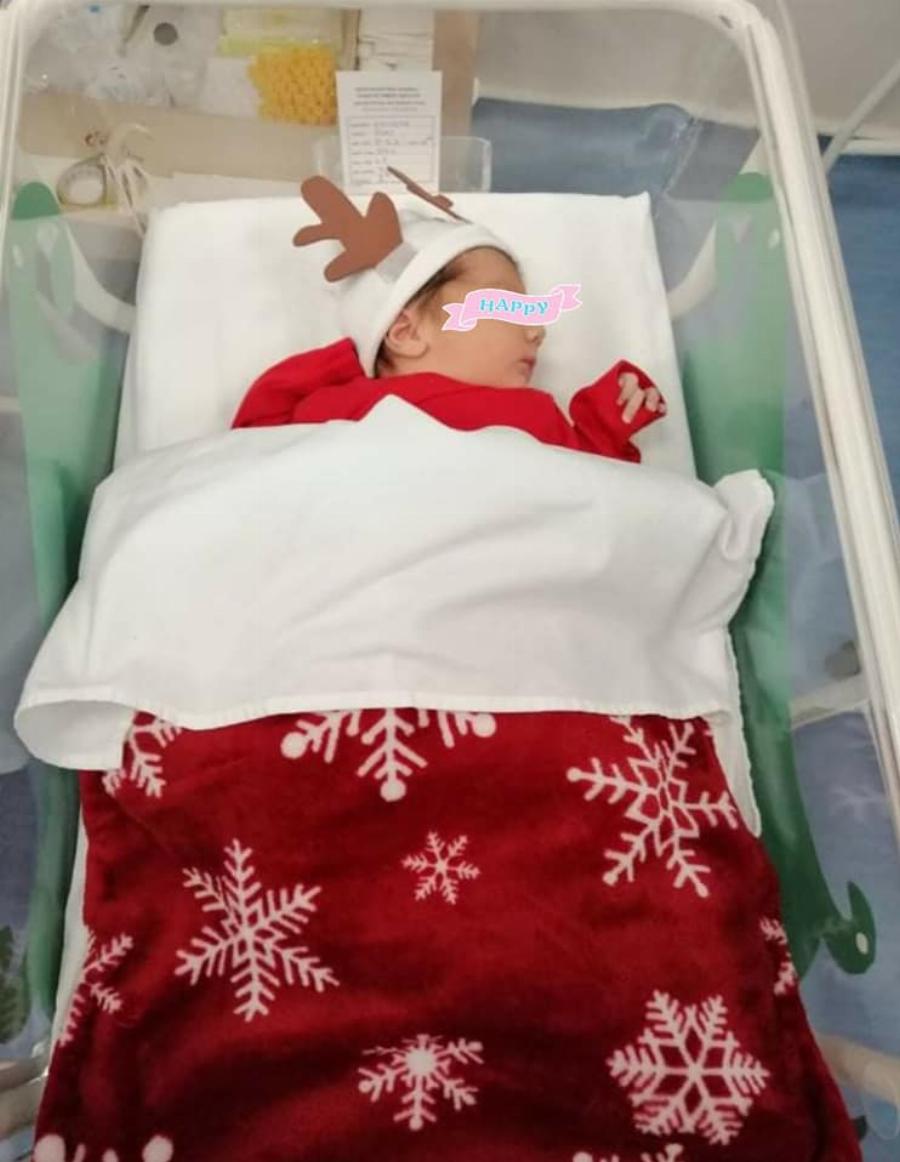 Αρεταίειο Νοσοκομείο: Έντυσαν τα νεογέννητα μωρά ως ταρανδάκια