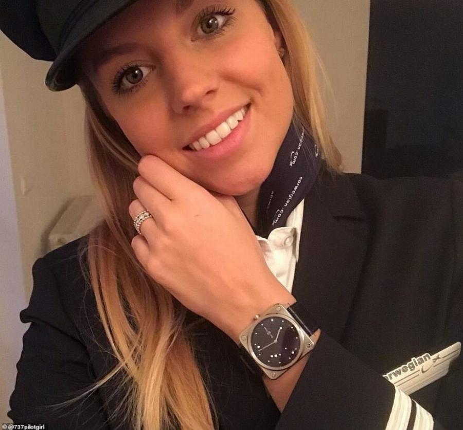 «Συνήθως με ρωτάνε αν είμαι αεροσυνοδός»: Μια 27χρονη στο πιλοτήριο του θηριώδους Jumbo 747