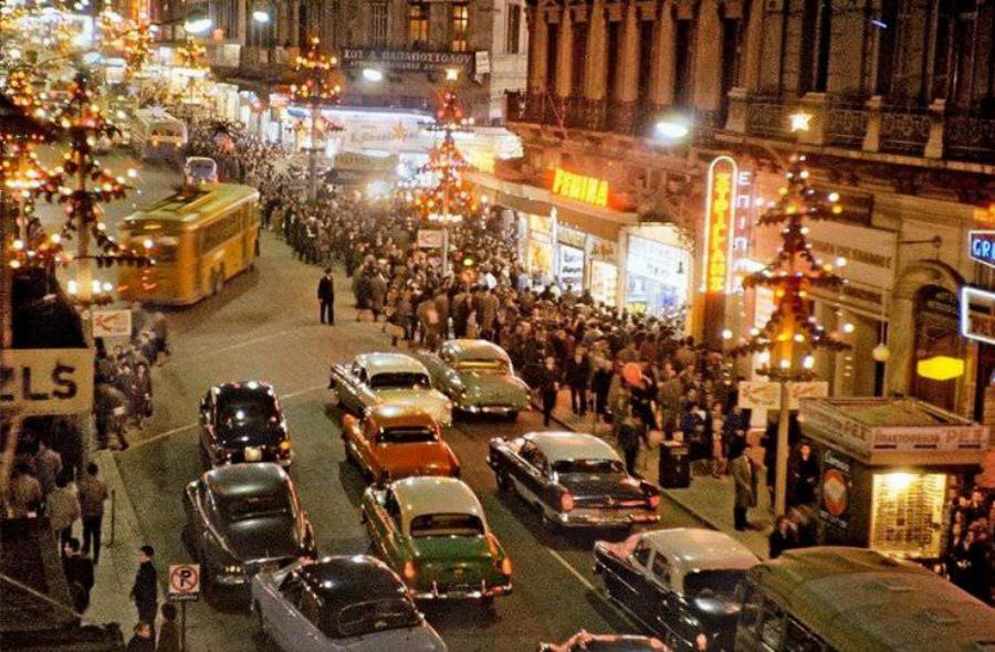 Πως ήταν η Χριστουγεννιάτικη Αθήνα πριν από 55 χρόνια; Υπέροχες φωτογραφίες!