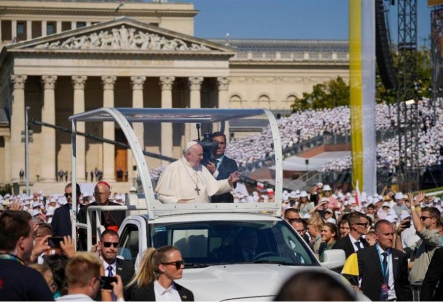 Από πορτιέρης σε μπαρ, ηγέτης 1,5 δισ. πιστών: 17 πράγματα που πρέπει να γνωρίζετε για τον Πάπα Φραγκίσκο