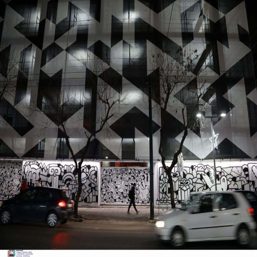 Μινιόν: Τα φώτα άναψαν στο ιστορικό κτήριο και «έλαμψε» η Πατησίων