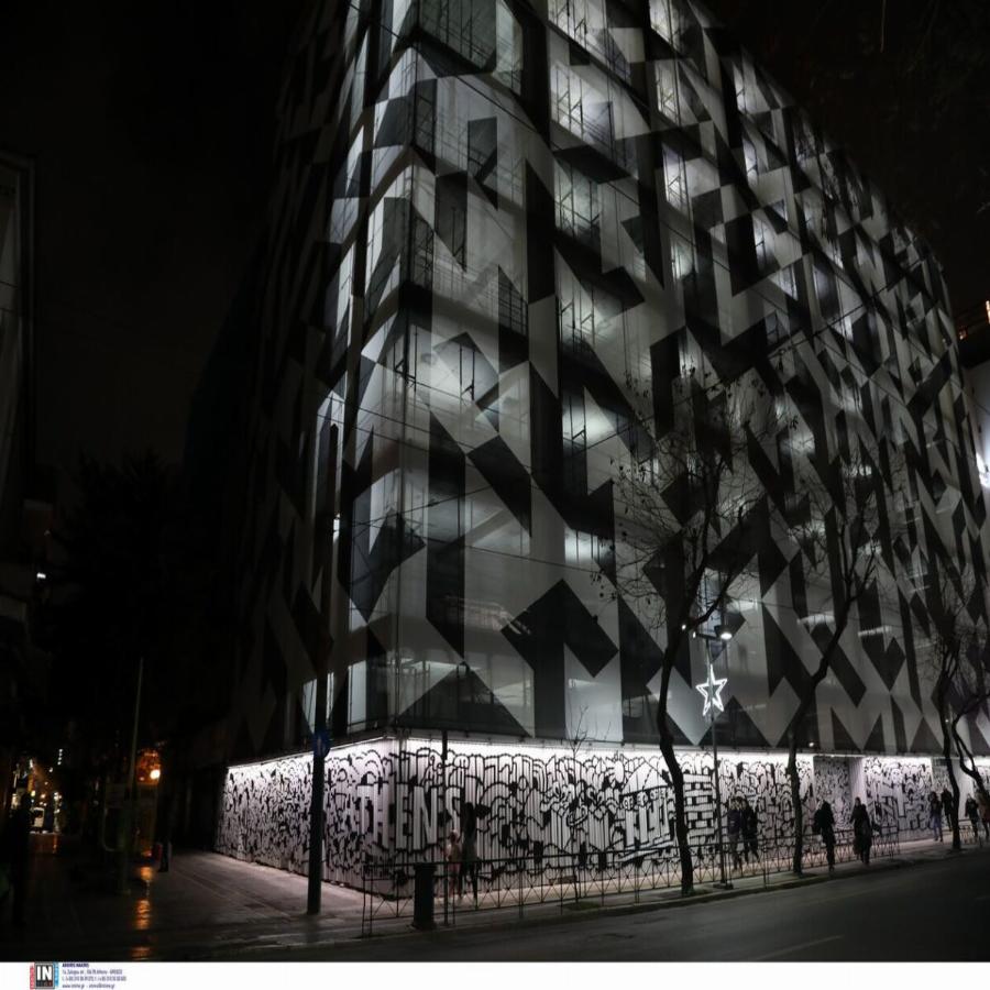 Μινιόν: Τα φώτα άναψαν στο ιστορικό κτήριο και «έλαμψε» η Πατησίων