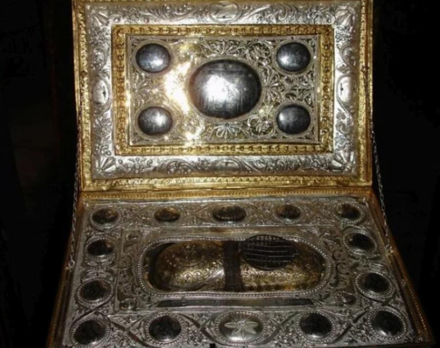 Αγία Αννα: Τα Ιερά Λείψανα στο Αγιο Ορος