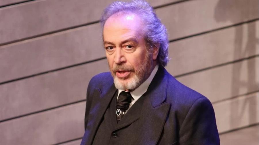 Γρηγόρης Βαλτινός: Τα δύσκολα παιδικά χρόνια, τα 31 χρόνια γάμου, το μυστικό της επιτυχίας και οι γιοι του