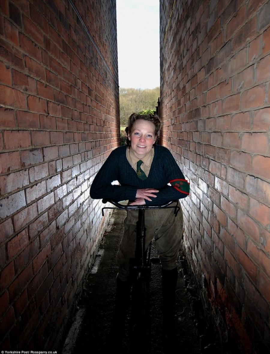 Αληθινή ιστορία: 40χρονη γυναίκα ζει μόνιμα στην δεκαετία του 1930 και έχει διαμορφώσει την καθημερινότητα της καθ’ αυτόν τον τρόπο