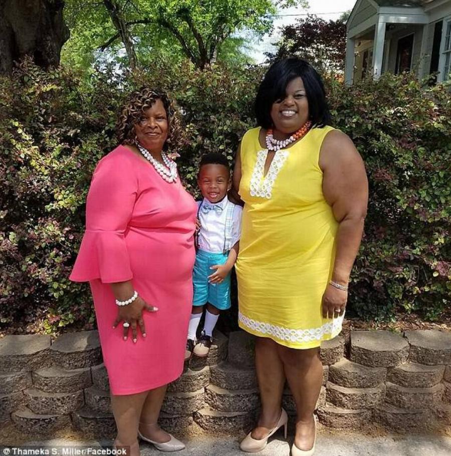 Έπεσε στην αγκαλιά άγνωστης γυναίκας κι εκείνη το κράτησε και το κοίμισε σαν να είναι δικό της παιδί