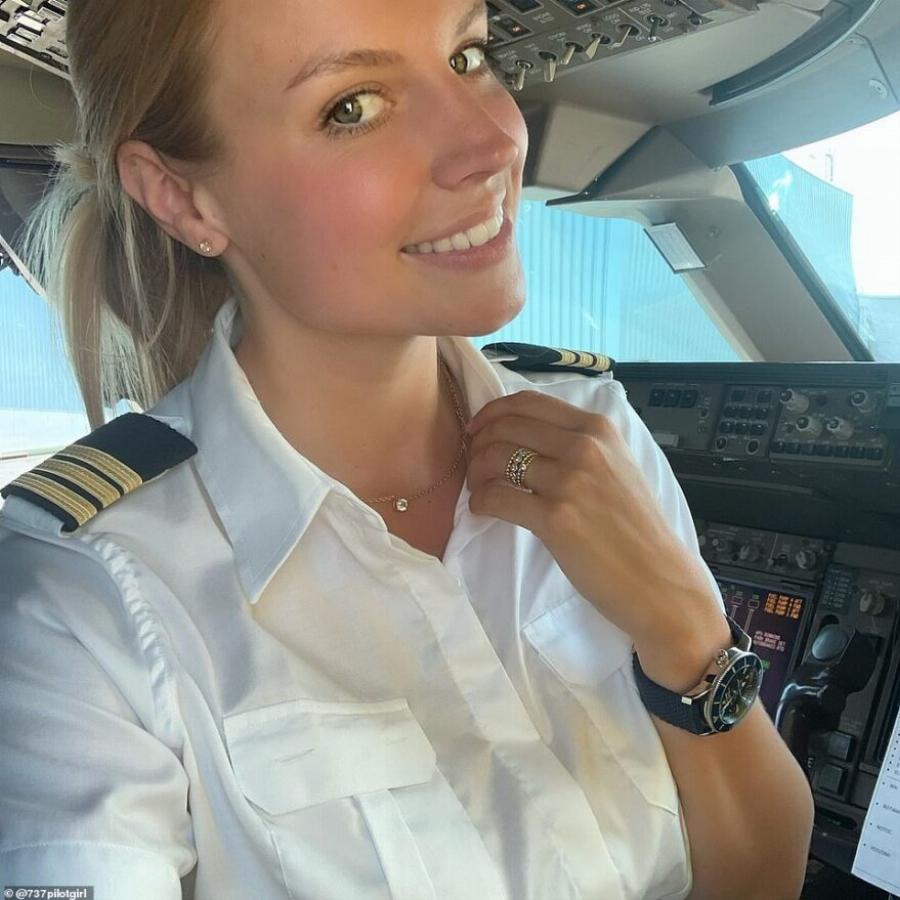 «Συνήθως με ρωτάνε αν είμαι αεροσυνοδός»: Μια 27χρονη στο πιλοτήριο του θηριώδους Jumbo 747