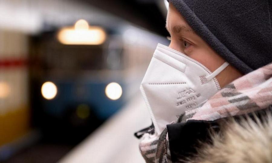 Είσοδος μόνο με διπλή μάσκα ή μάσκα ΚΝ95 – Tα νέα μέτρα που ανακοινώθηκαν