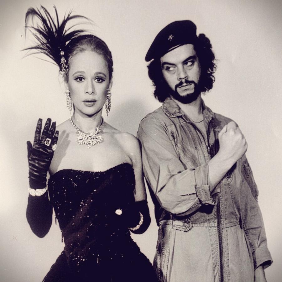 Βλάσσης Μπονάτσος: Το παιδί των λουλουδιών, ο παθιασμένος έρωτας με την Βουγιουκλάκη και το απαγορευμένο βίντεο κλιπ