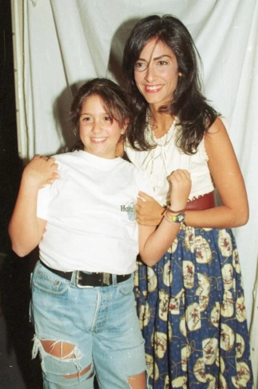 Σαν να μην πέρασε μία μέρα: Πως έμοιαζαν διάσημοι Έλληνες τη δεκαετία του 90