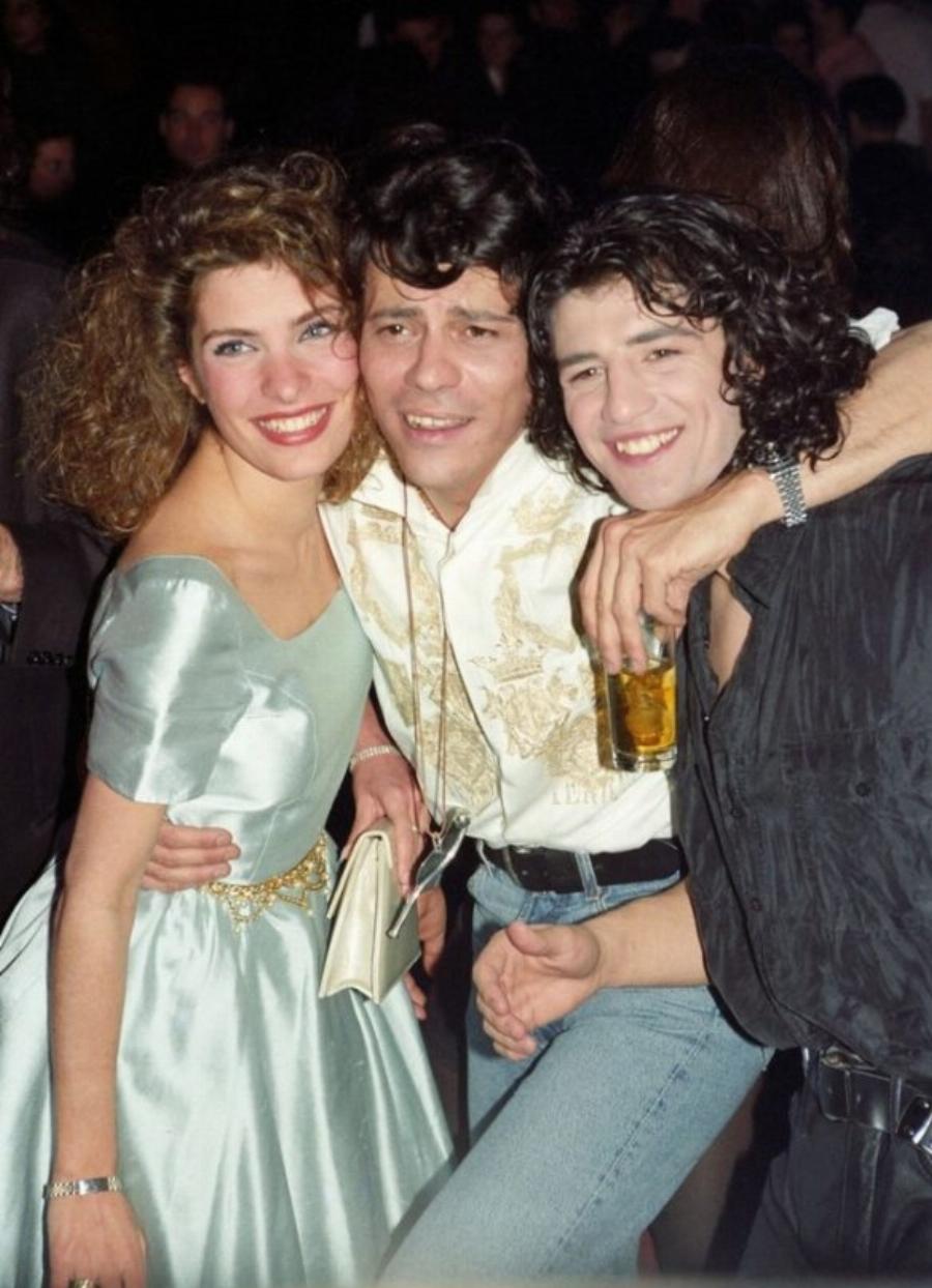 Σαν να μην πέρασε μία μέρα: Πως έμοιαζαν διάσημοι Έλληνες τη δεκαετία του 90