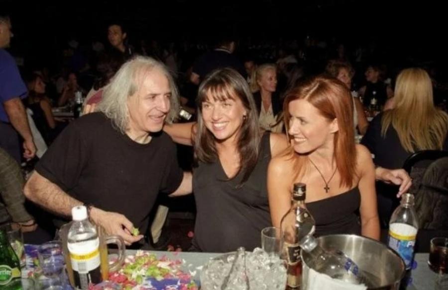 Σαν να μην πέρασε μία μέρα: Πως έμοιαζαν διάσημοι Έλληνες τη δεκαετία του 90