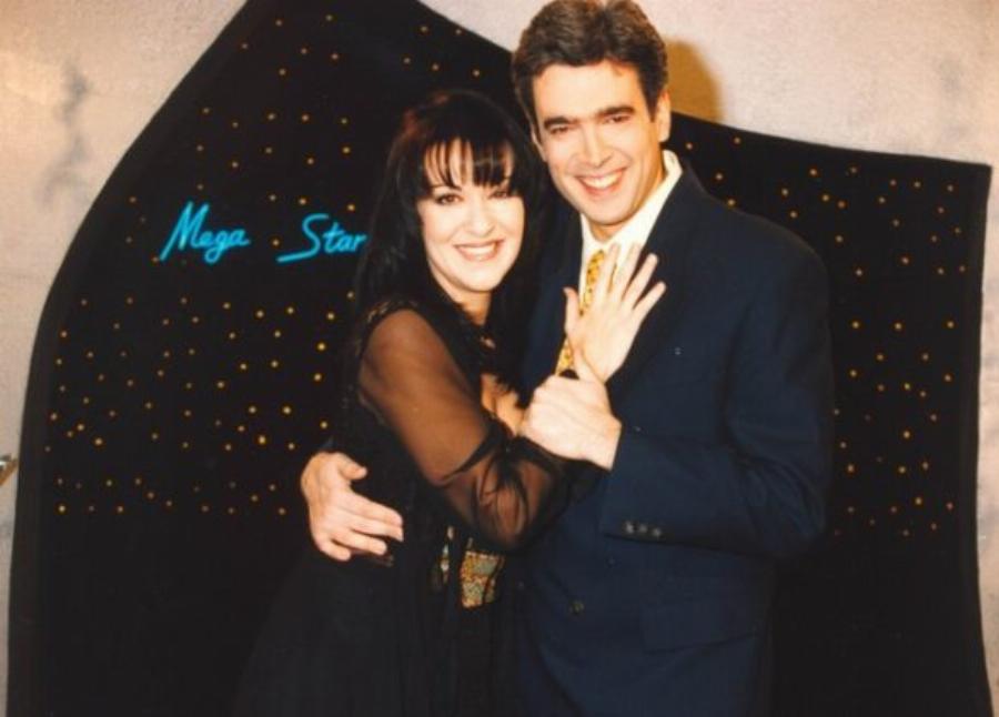 Σαν να μην πέρασε μία μέρα: Πως έμοιαζαν διάσημοι Έλληνες τη δεκαετία του 90