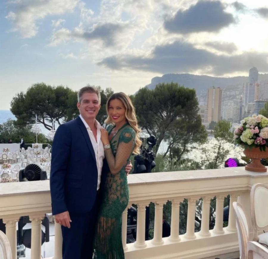 Μαριέττα Χρουσαλά: Το εντυπωσιακό, πανάκριβο στολισμένο σπίτι και το πανύψηλο Χριστουγεννιάτικο δέντρο στο σαλόνι