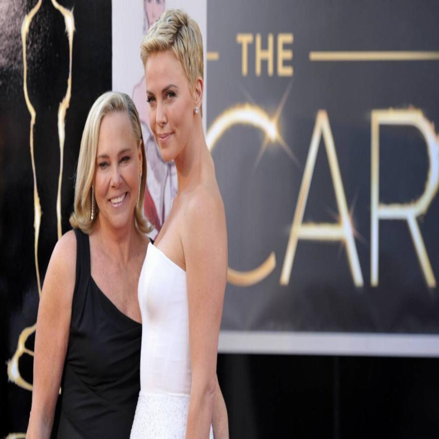 Σαρλίζ Θερόν: Η αγάπη για την Πάρο, η μητέρα ”δολοφόνος” και επιτυχημένη υποκριτική καριέρα