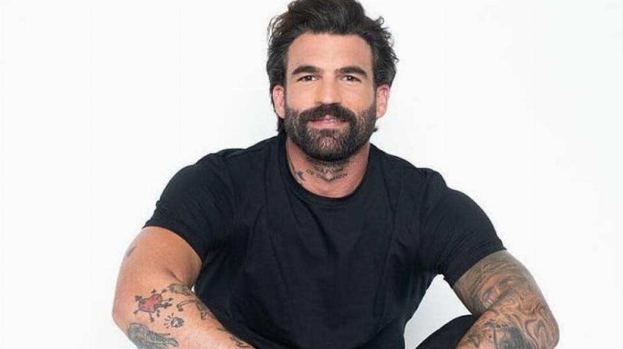 «Μπορεί να βαράτε έναν άνθρωπο αλλά δε ξέρετε από πίσω τι υπάρχει»: «Κατέρρευσε» on air o Δημήτρης Αλεξάνδρου