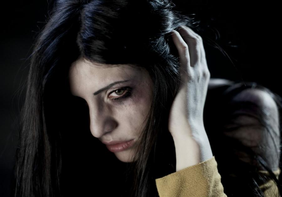 «Αν σηκώσει χέρι, φύγε αμέσως»: Συμβουλές από έναν ψυχοθεραπευτή με εμπειρία στην κακοποίηση γυναικών